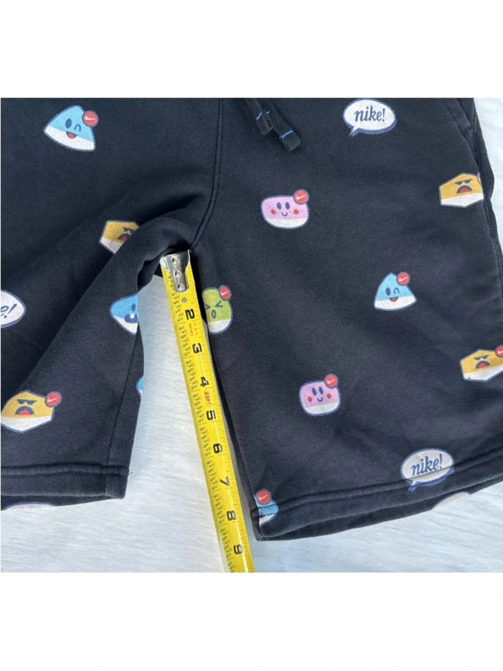 NIKE Sportswear AOP Moji Alumni Shorts Kids XL Black Emoji Air Max DJ9872-010